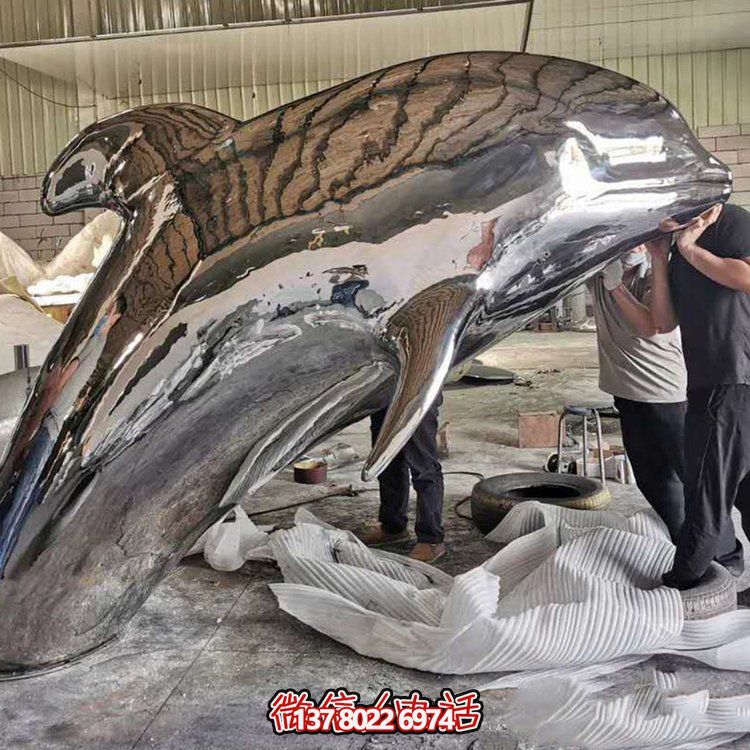 大型抽象鏡面不銹鋼鯨魚，展現(xiàn)室外精彩生活