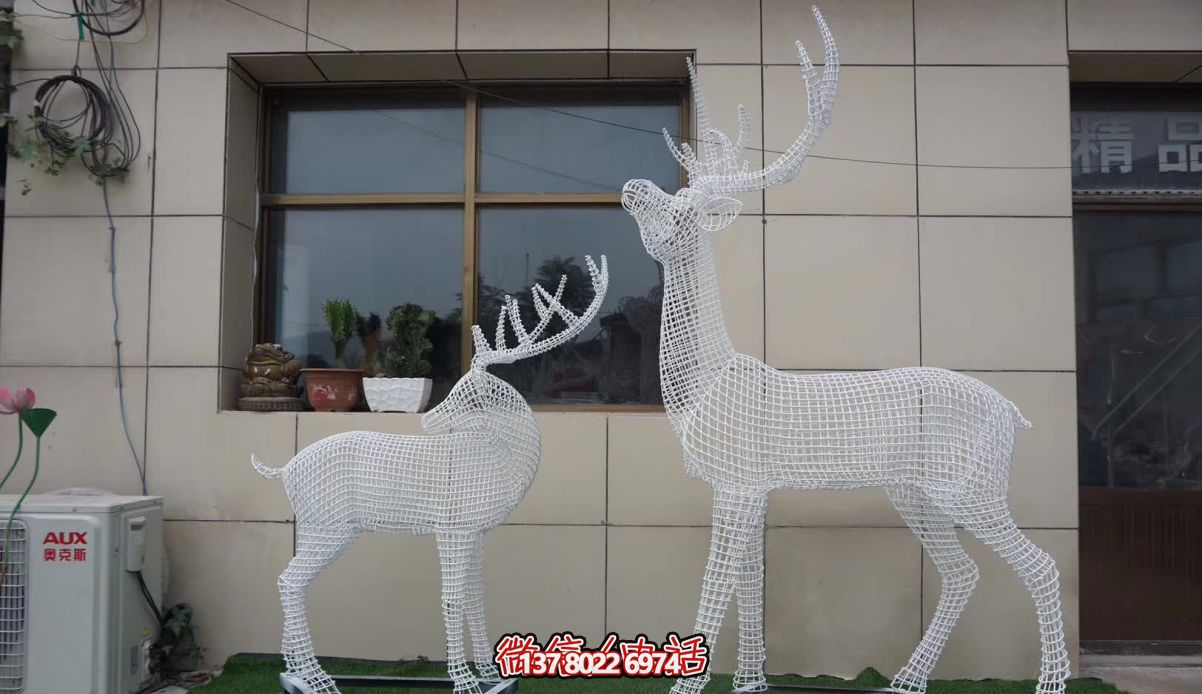 不銹鋼創(chuàng)意戶(hù)外草坪鏤空照明梅花鹿雕塑 不銹鋼創(chuàng)意戶(hù)外草坪鏤空照明梅花鹿雕塑