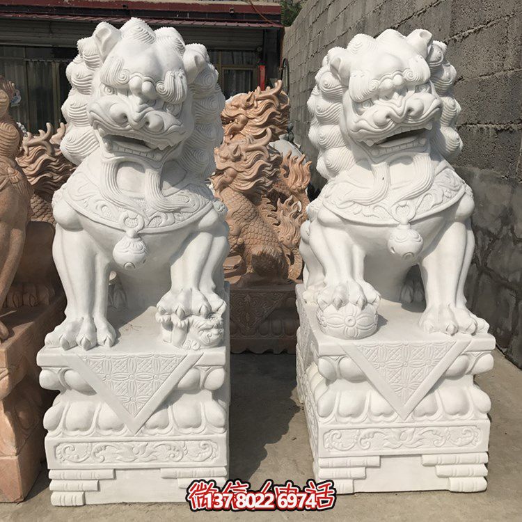 漢白玉石雕家用一對(duì)看大門(mén)的獅子雕塑 漢白玉石雕家用一對(duì)看大門(mén)的獅子雕塑