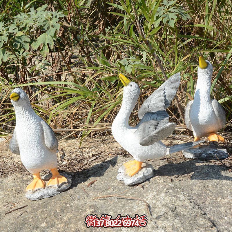 草坪池塘玻璃鋼樹(shù)脂抬頭的鴿子雕塑