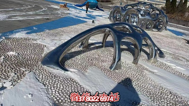 不銹鋼鏤空景觀(guān)雕塑